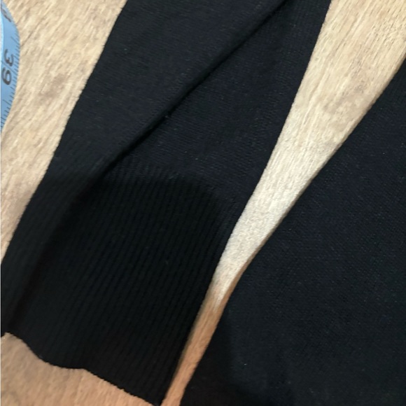 Women’s Sweater - Picture 4 of 4